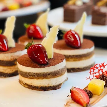 Хотел Hvd Viva Club Ultra - Private & Free Parking 4*