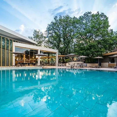 Отель Hvd Viva Club Ultra - Private & Free Parking 4*