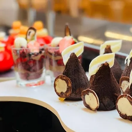 Готель Hvd Viva Club Ultra - Private & Free Parking 4*