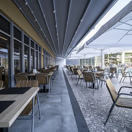 Отель Hvd Viva Club Ultra - Private & Free Parking 4*